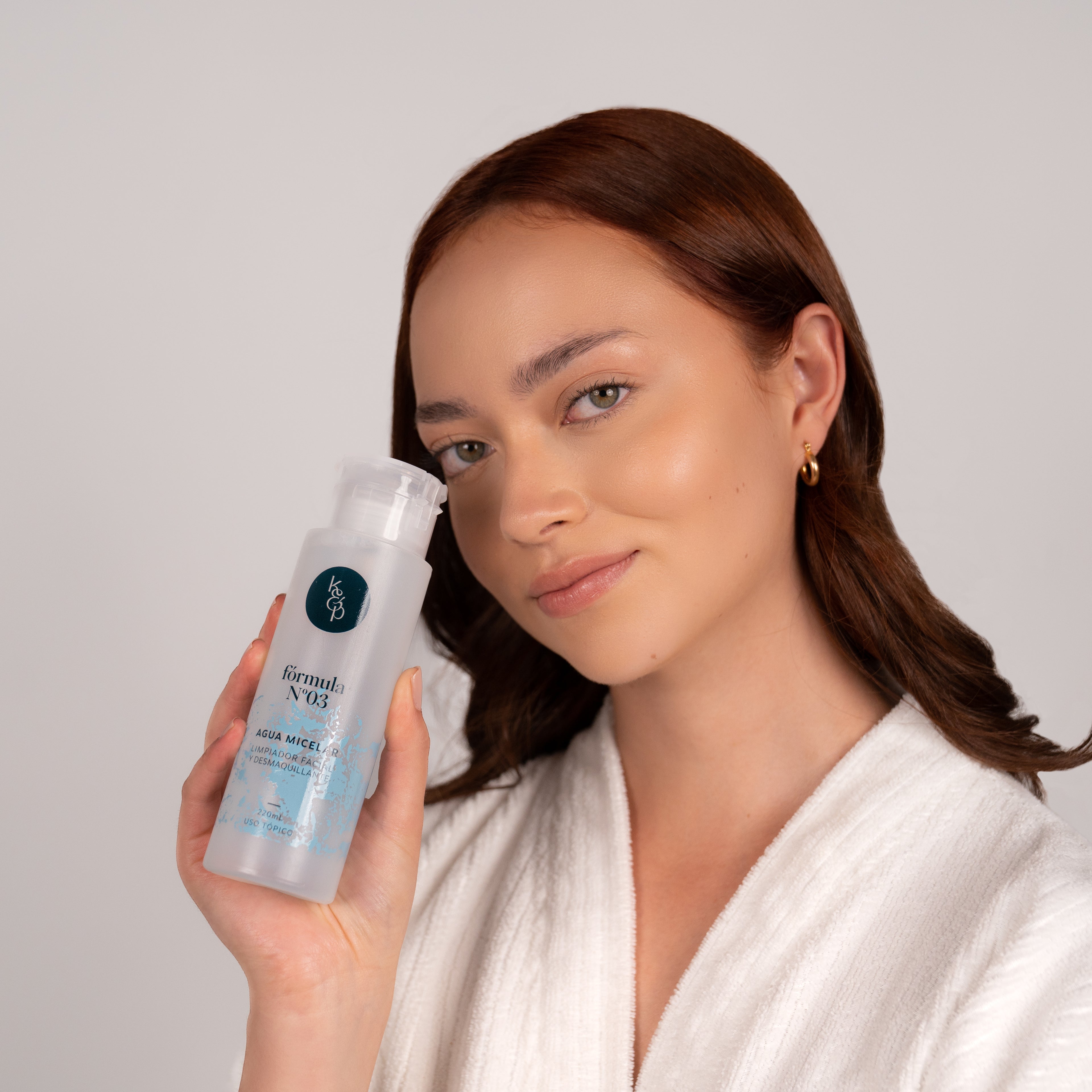 AGUA MICELAR  LIMPIADOR FACIAL CON ÁCIDO HIALURÓNICO