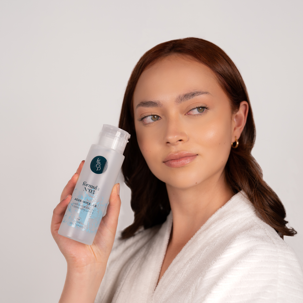 AGUA MICELAR  LIMPIADOR FACIAL CON ÁCIDO HIALURÓNICO