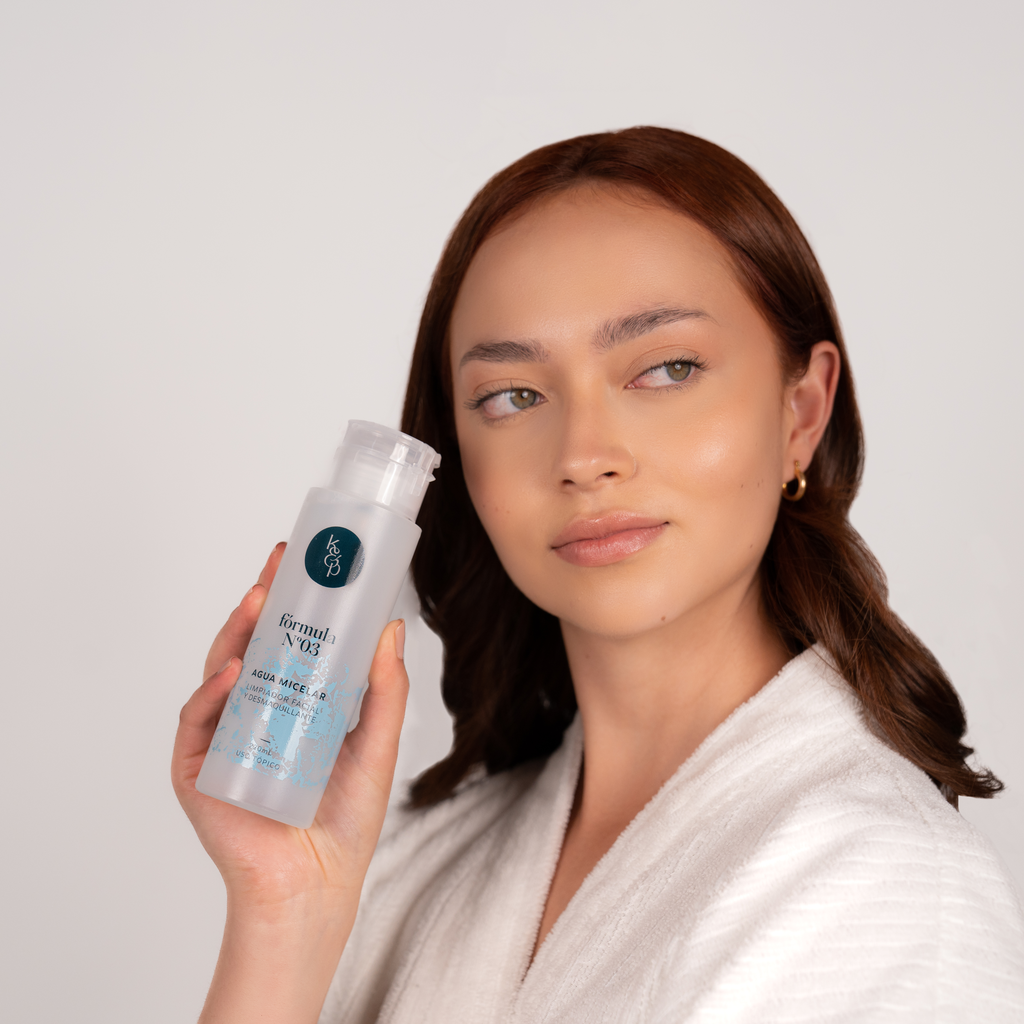 AGUA MICELAR  LIMPIADOR FACIAL CON ÁCIDO HIALURÓNICO